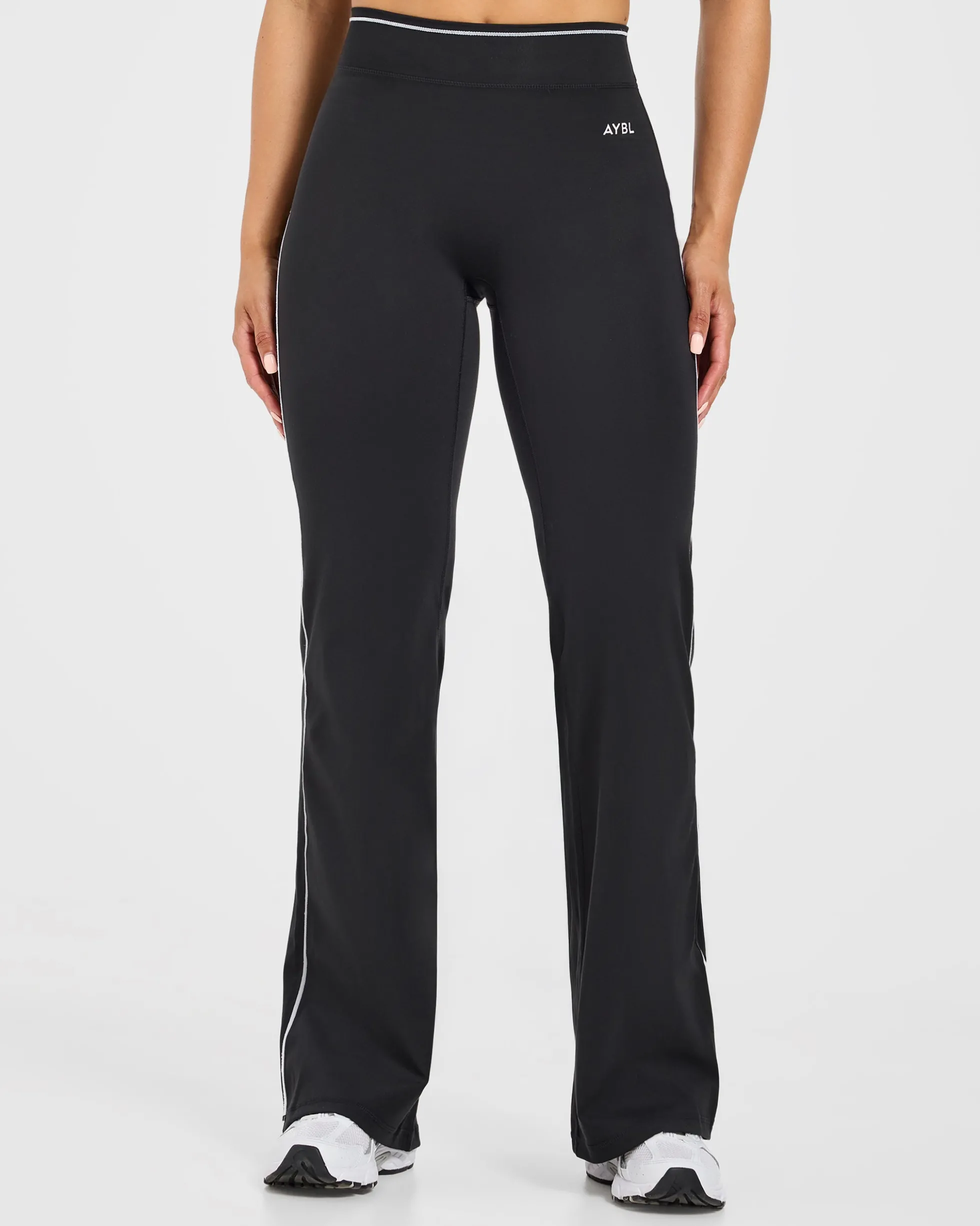 Form Flared Leggings